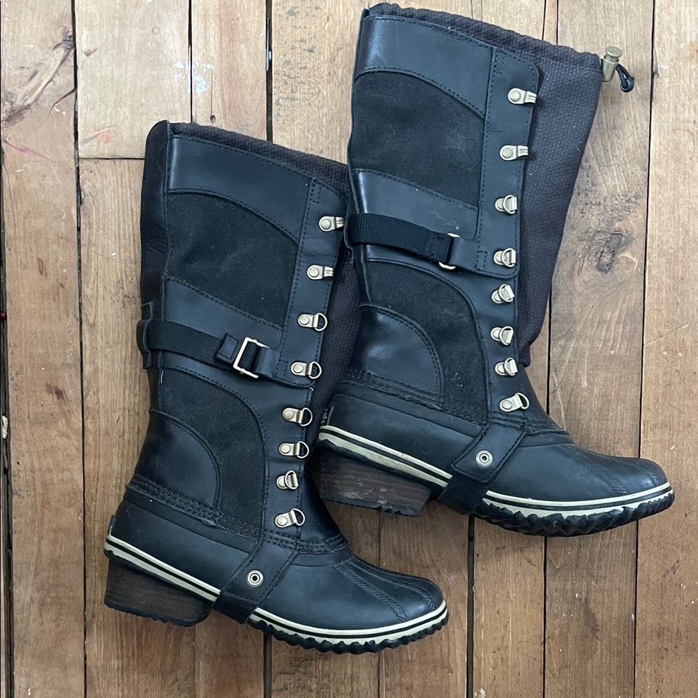 Like new Sorel waterproof sz 6 
Conquest Carly